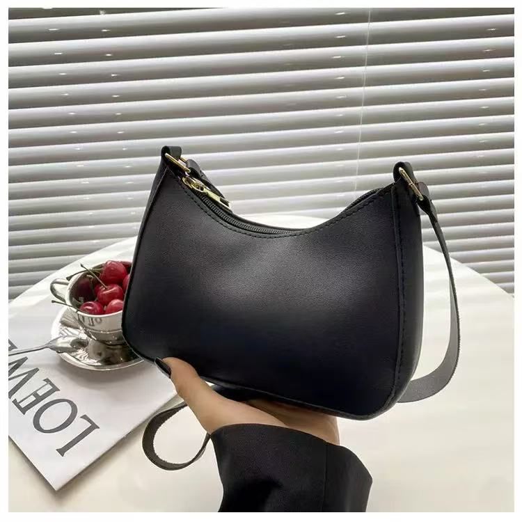 New Arrivals Fashion Handbag Small Square Bag Western Style Shoulder Bag Fashion Handbag Underarm Bag