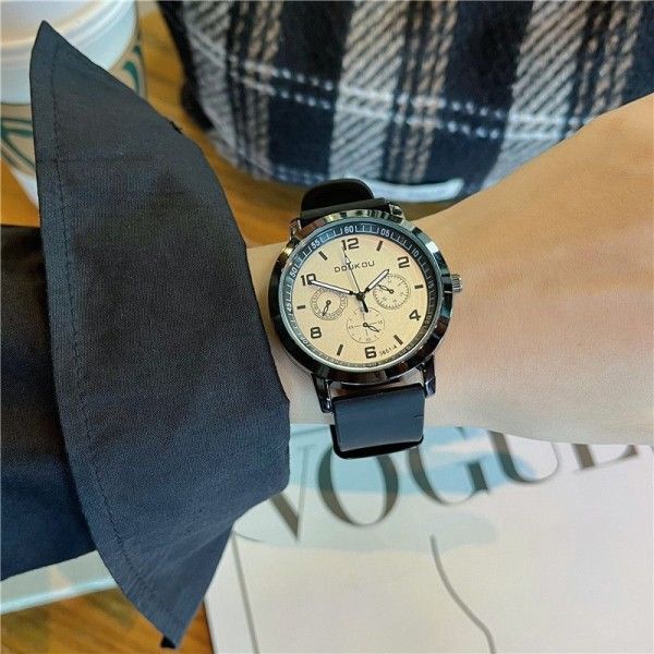 Men Simple Temperament Leisure High Appearance Level Couple Table