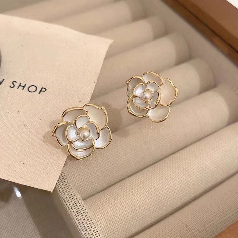New Silver Pin Earrings Popular High-grade Earrings Camellia Earrings
 Simple Temperament Small Fragrant Wind Earring Beautiful Female Earrings