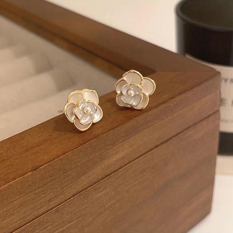 New Silver Pin Earrings Popular High-grade Earrings Camellia Earrings
 Simple Temperament Small Fragrant Wind Earring Beautiful Female Earrings