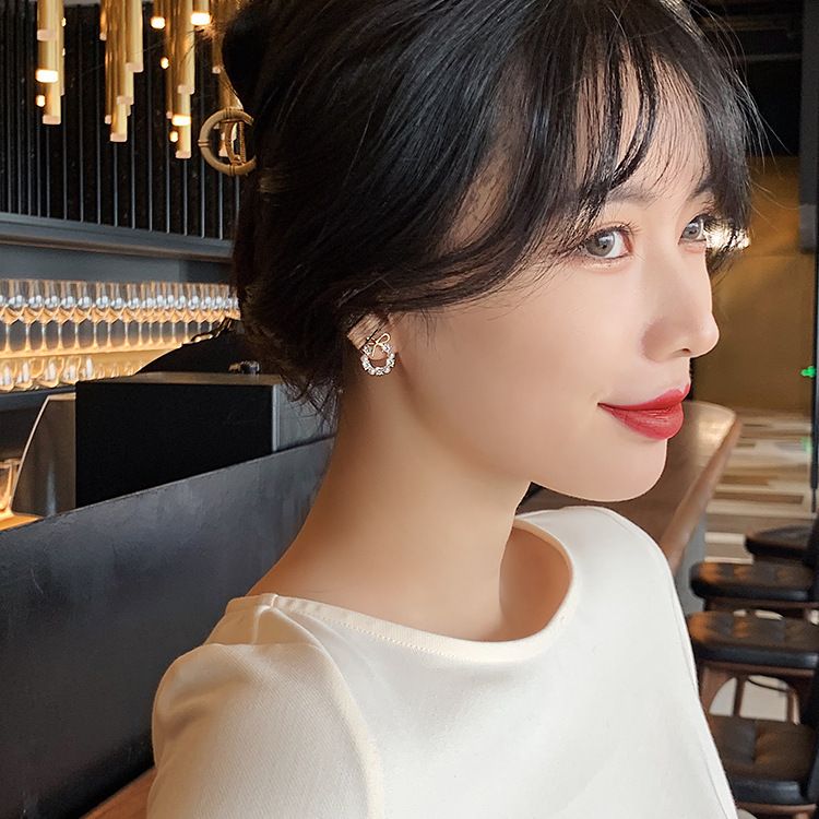 New Silver Pin Earrings Popular High-grade Earrings Design Pearl Earrings Tiny Temperament Premium Earring Beautiful Women's Earrings