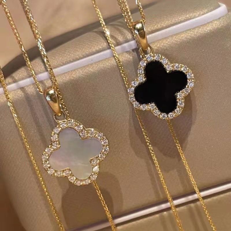Hot Sale Four Leaf Clover Small Pendant Girls Fashion Temperament Necklace Light Luxury Personality Simple Collarbone Chain