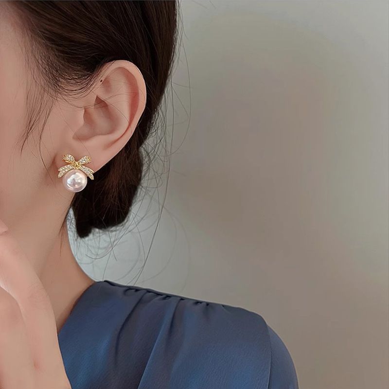 New Bow Pearl Female Earrings Light Luxury Senior Earrings Retro Rashion Diamond Earrings Personalised Design Silver Pin Earrings