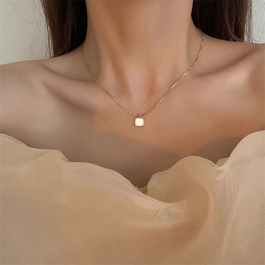 New Square White Block Women's Necklace Simple Temperament White Fashion Pendant Pretty Simple Girl's Collarbone Chain Gold