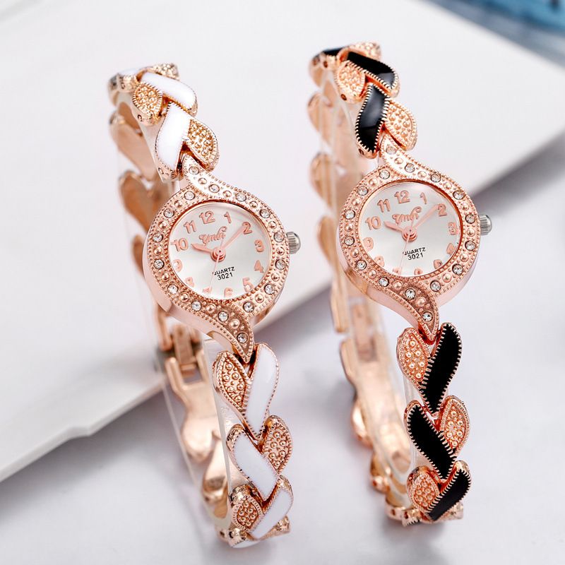 Trendy Personalized Design Watch For Women Girl's Fashion Bracelet Style Trendy Rhinestone Quartz Watch Small Niche Luxury Lady's Nice Wristwatches