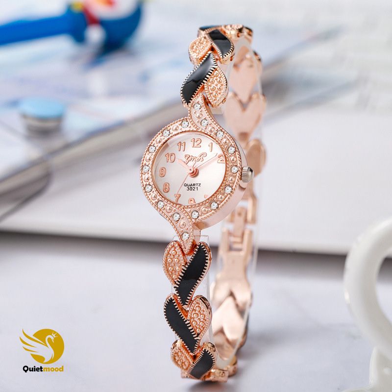 Trendy Personalized Design Watch For Women Girl's Fashion Bracelet Style Trendy Rhinestone Quartz Watch Small Niche Luxury Lady's Nice Wristwatches