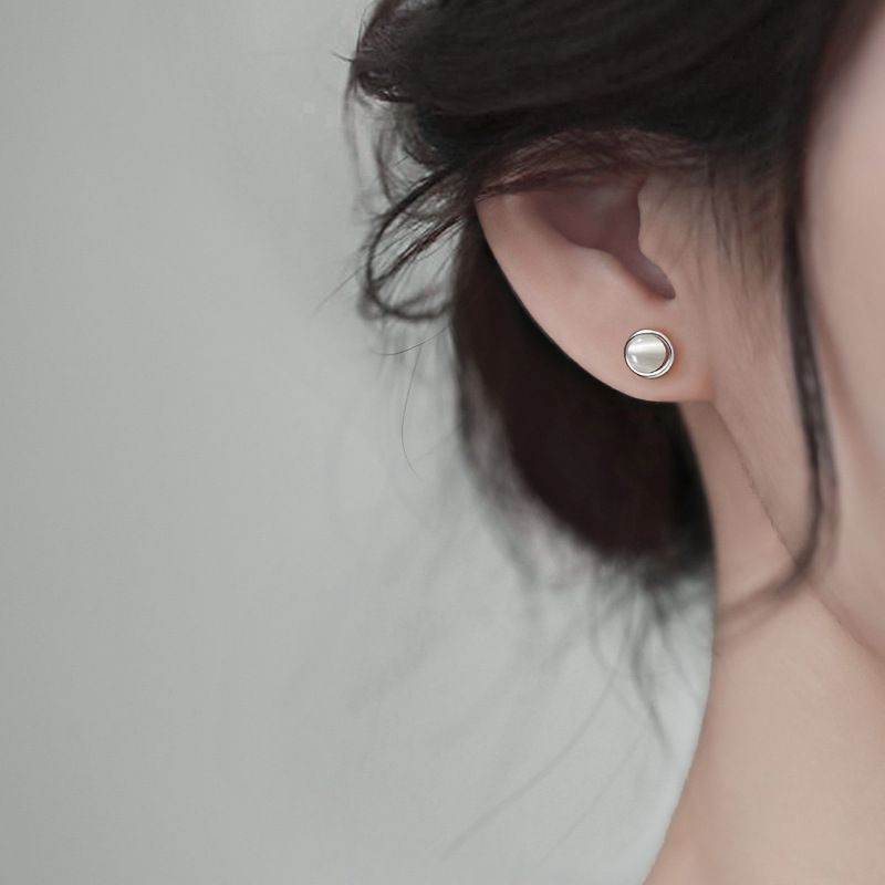 New Silver Pin Earrings Popular High-grade Earrings Cat's Eye Stone Earrings Mini Earrings Premium Earring Pretty Women's Stud Earrings