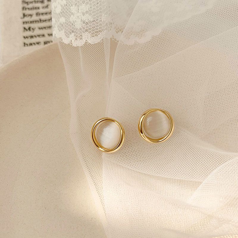 New Silver Pin Earrings Popular High-grade Earrings Cat's Eye Stone Earrings Mini Earrings Premium Earring Pretty Women's Stud Earrings