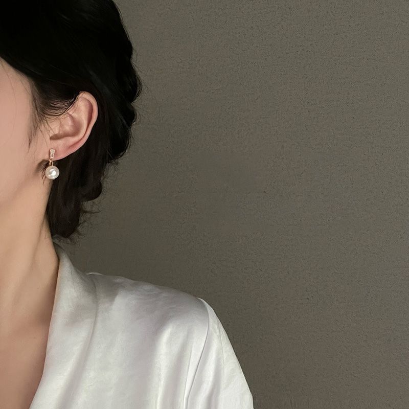 Silver Needle Pearl Earrings Light Luxury Niche High-End Design Women's New Trendy Earrings Earrings Temperament Classy Earrings