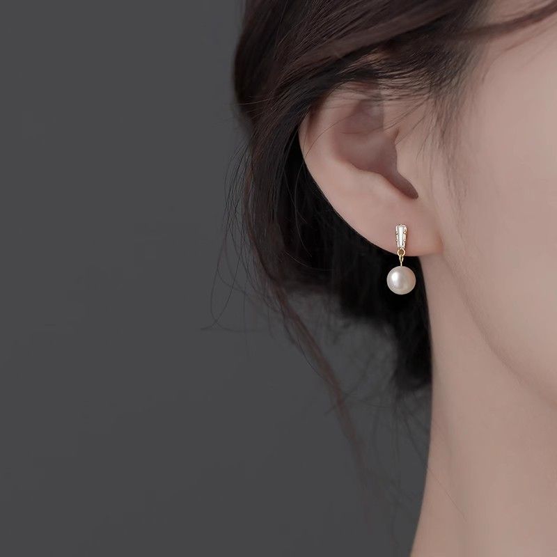 Silver Needle Pearl Earrings Light Luxury Niche High-End Design Women's New Trendy Earrings Earrings Temperament Classy Earrings