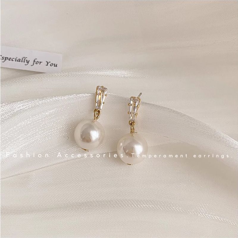 Silver Needle Pearl Earrings Light Luxury Niche High-End Design Women's New Trendy Earrings Earrings Temperament Classy Earrings