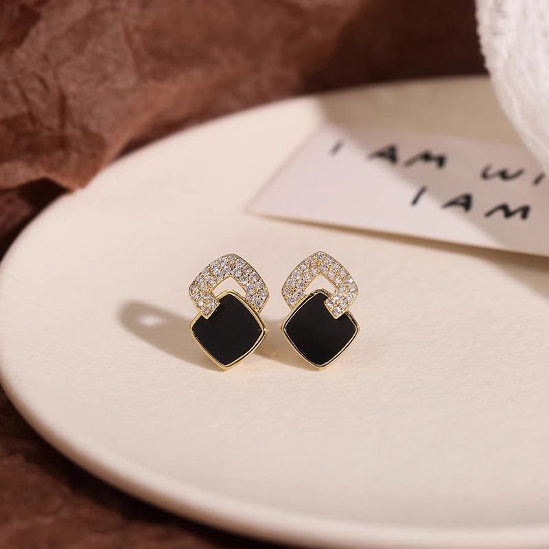 Silver Needle Black Earrings For Women New Hot Style Light Luxury High-End Temperament Small Fragrance Autumn And Winter Earrings