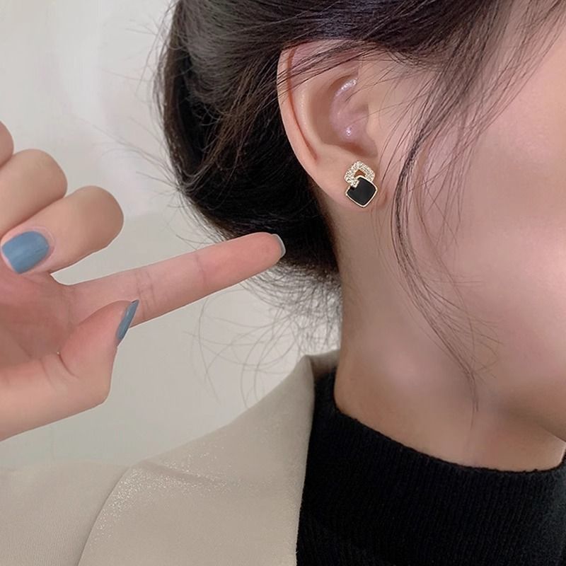 Silver Needle Black Earrings For Women New Hot Style Light Luxury High-End Temperament Small Fragrance Autumn And Winter Earrings