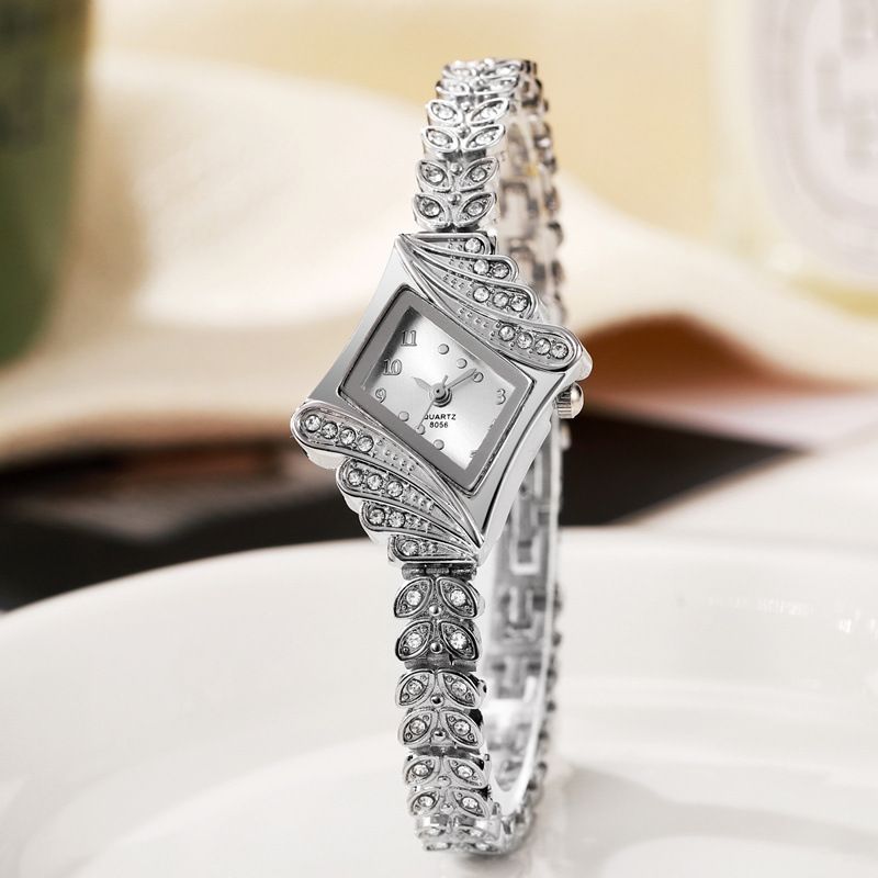 New Niche Women's Watch Women's Style Fashionable Steel Belt Bracelet Style Rhinestone Unique Quartz Watch