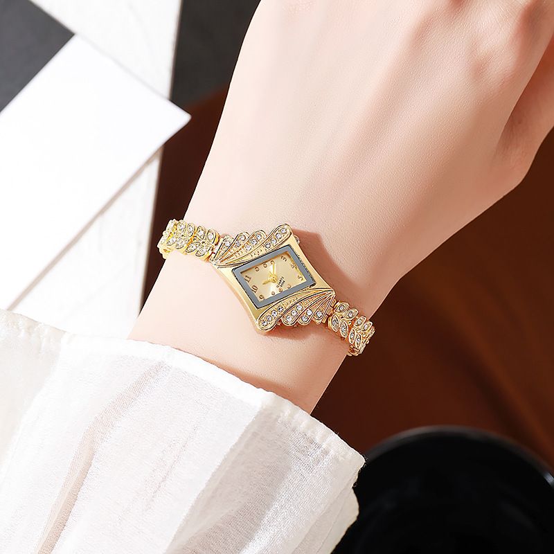 New Niche Women's Watch Women's Style Fashionable Steel Belt Bracelet Style Rhinestone Unique Quartz Watch