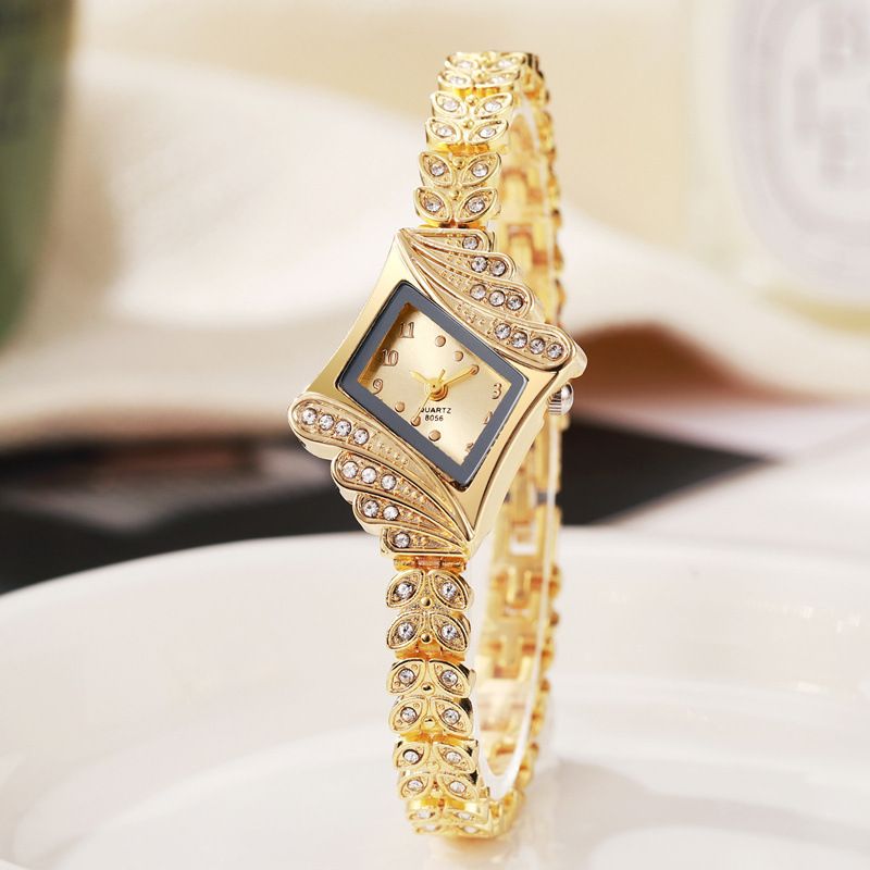 New Niche Women's Watch Women's Style Fashionable Steel Belt Bracelet Style Rhinestone Unique Quartz Watch