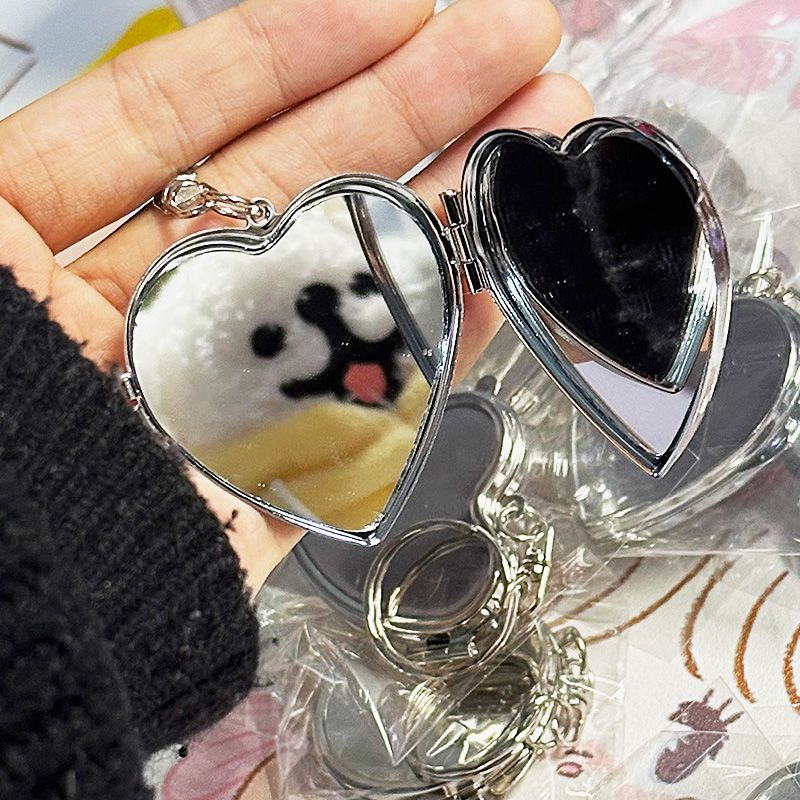 Flip-on Style Metal Love Heart-Shaped Keychain Can Hold Photos Foldable Diy Small Mirror Accessories Portable Mini Makeup Mirror