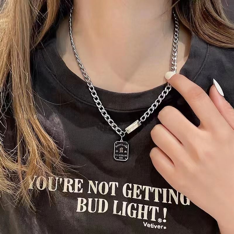 Trendy Nameplate Necklace For Men And Women Versatile Design Light Luxury Niche Fashion Men's And Women's Letter Clavicle Chain