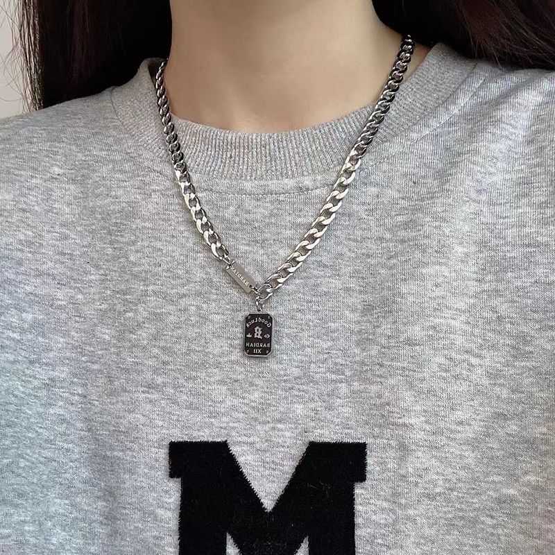 Trendy Nameplate Necklace For Men And Women Versatile Design Light Luxury Niche Fashion Men's And Women's Letter Clavicle Chain