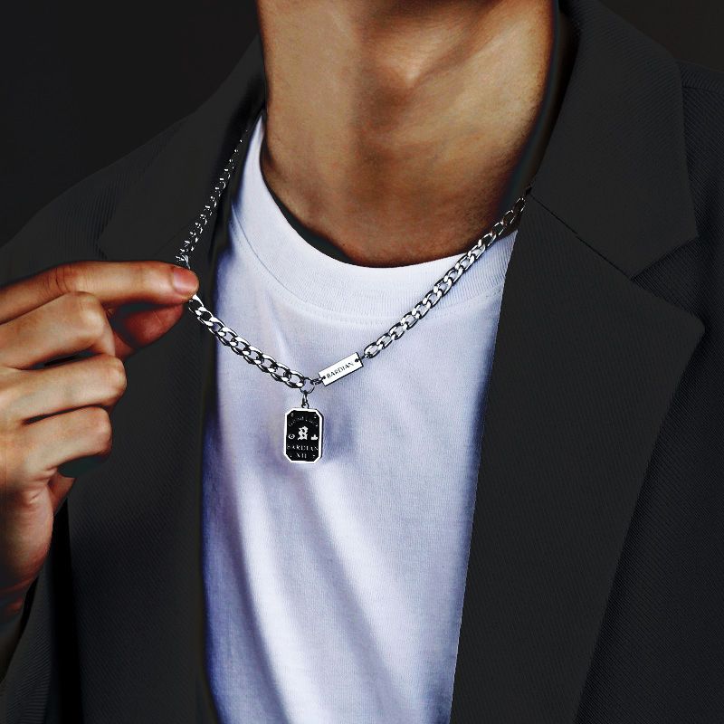 Trendy Nameplate Necklace For Men And Women Versatile Design Light Luxury Niche Fashion Men's And Women's Letter Clavicle Chain