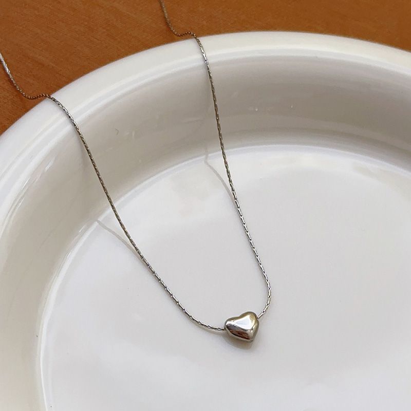 Hot Sale Compact Exquisite Titanium Steel Heart-Shaped Golden Necklace For Women Featuring Elegant Design Non-Fading Metal Heart-Shaped Clavicle Chain