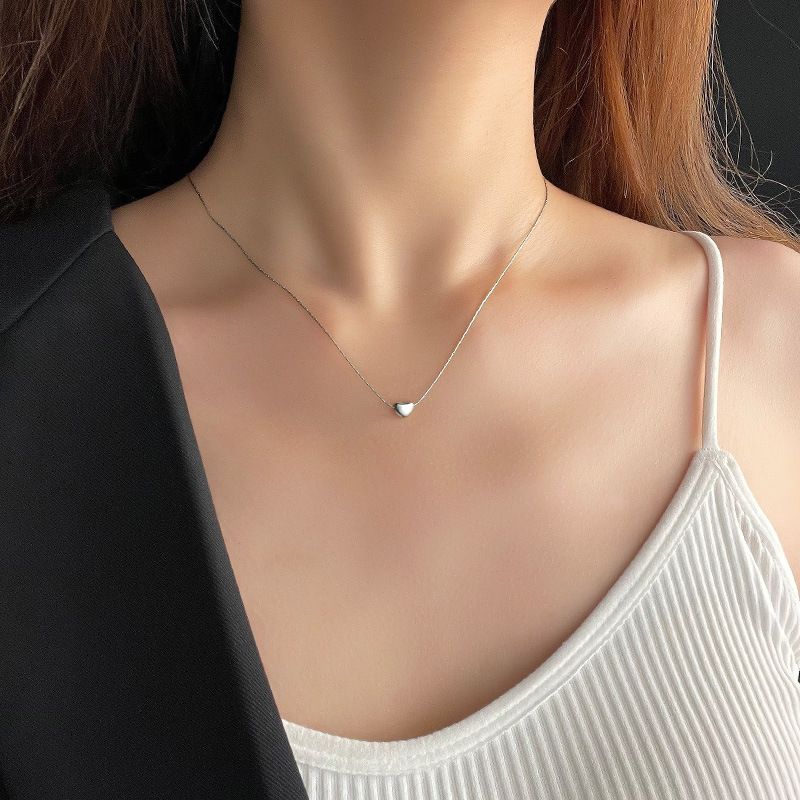 Hot Sale Compact Exquisite Titanium Steel Heart-Shaped Golden Necklace For Women Featuring Elegant Design Non-Fading Metal Heart-Shaped Clavicle Chain