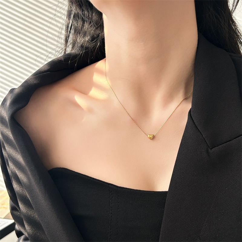 Hot Sale Compact Exquisite Titanium Steel Heart-Shaped Golden Necklace For Women Featuring Elegant Design Non-Fading Metal Heart-Shaped Clavicle Chain