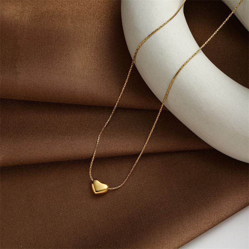 Hot Sale Compact Exquisite Titanium Steel Heart-Shaped Golden Necklace For Women Featuring Elegant Design Non-Fading Metal Heart-Shaped Clavicle Chain
