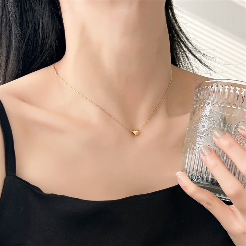 Hot Sale Compact Exquisite Titanium Steel Heart-Shaped Golden Necklace For Women Featuring Elegant Design Non-Fading Metal Heart-Shaped Clavicle Chain