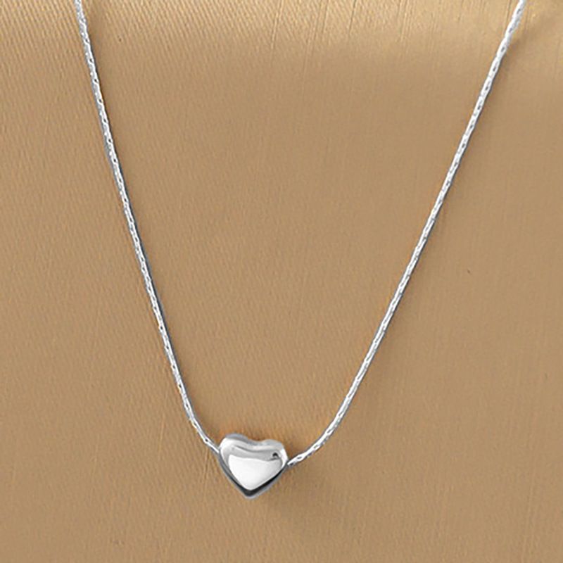 Hot Sale Compact Exquisite Titanium Steel Heart-Shaped Golden Necklace For Women Featuring Elegant Design Non-Fading Metal Heart-Shaped Clavicle Chain