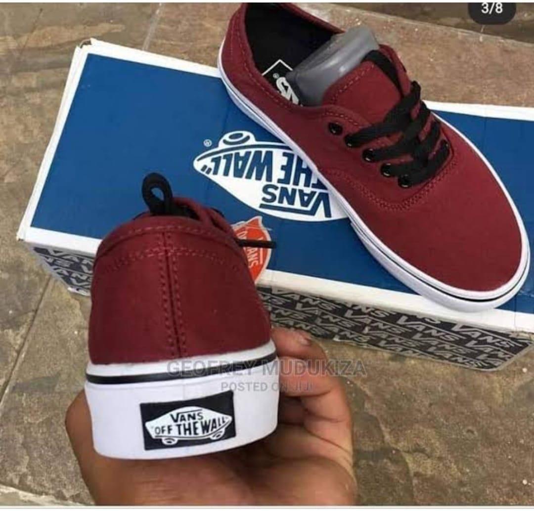 Beautiful  Vans off the Wall Unisex  Mens and Womens Shoes Comfortable Lace Up Sneakers Fashionable Gentlemen Shoes Low Dunk Rubbers
size 37 to 46