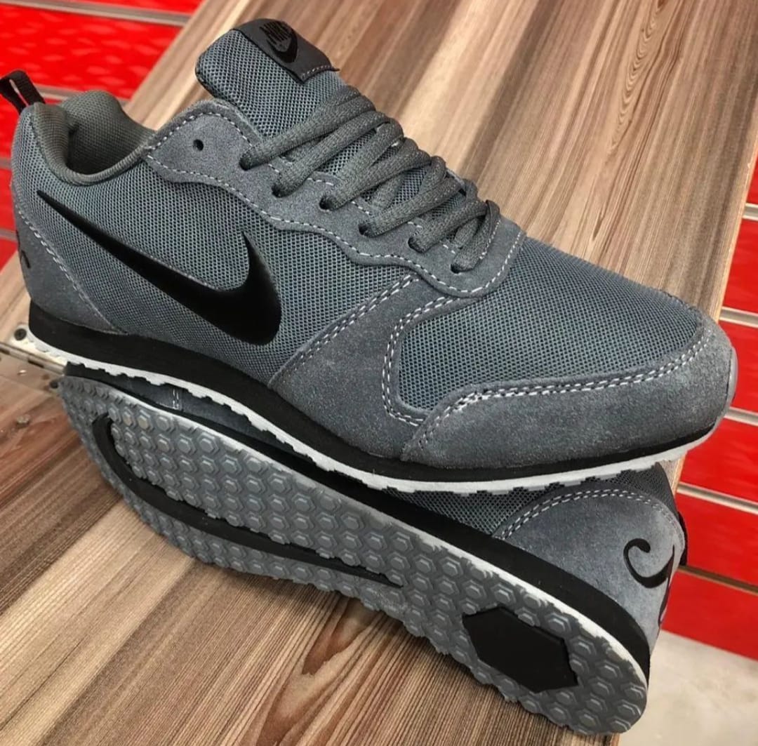 Classic Womens and Mens  Shoes Comfortable Lace Up Sneakers Unisex Fashionable Ladies  and Gentlemens Shoes Low Dunk Sneakers Girls and Boys Sports Shoes


Sizes 41-45