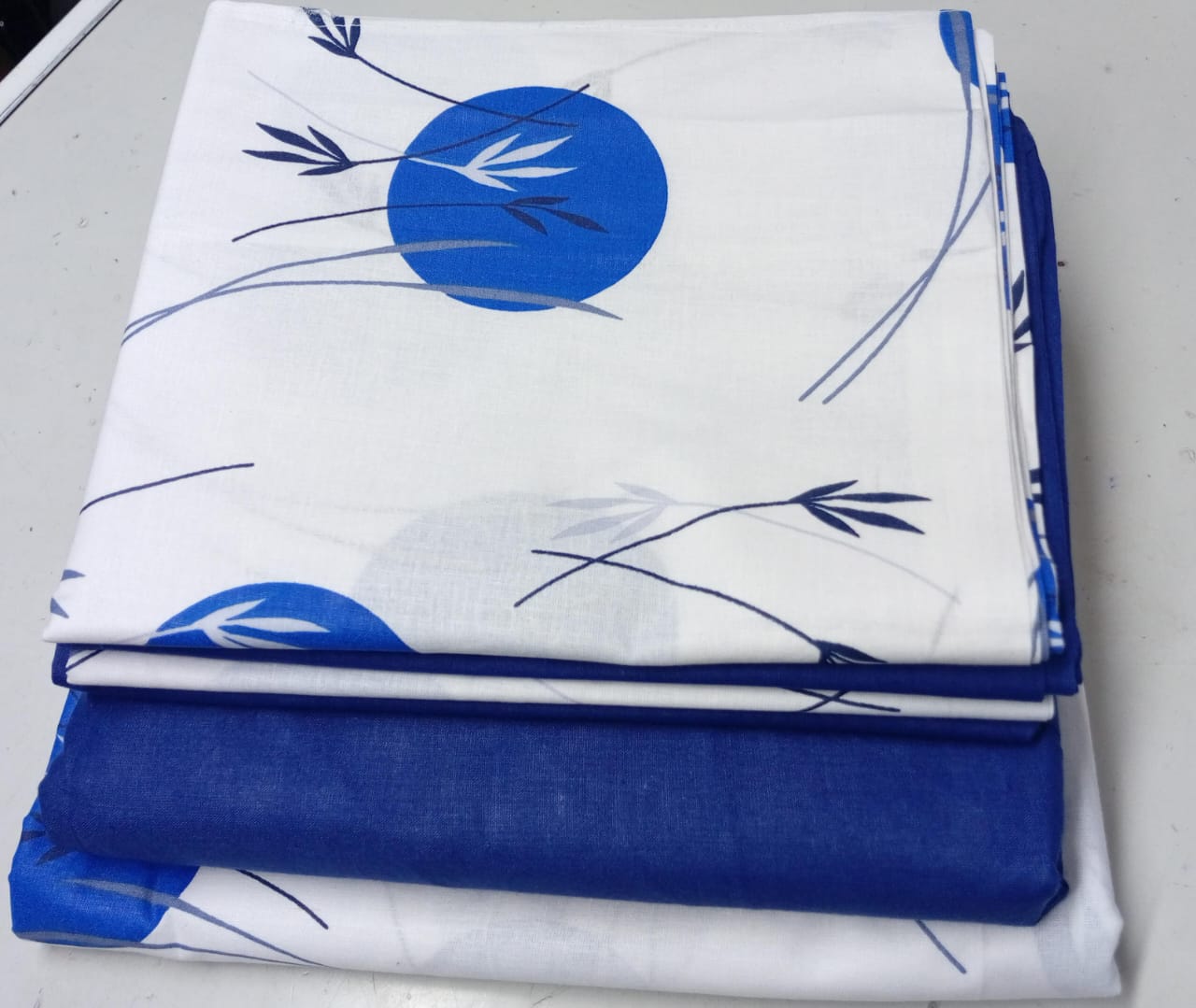 6pcs of 6*7 Mix and match Cotton bedsheets Set comes as 2pcs Bedsheets and 4pcs Pillow Cases Bedding Set
