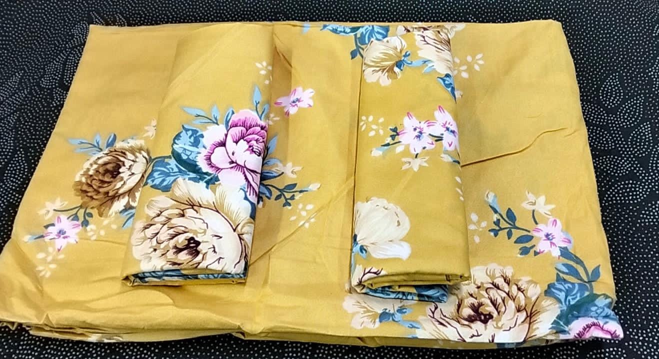 4pcs of 5*6 Bedsheet Set comes as 2pcs Bedsheets and 2pcs Pillow Cases Bedding Set.