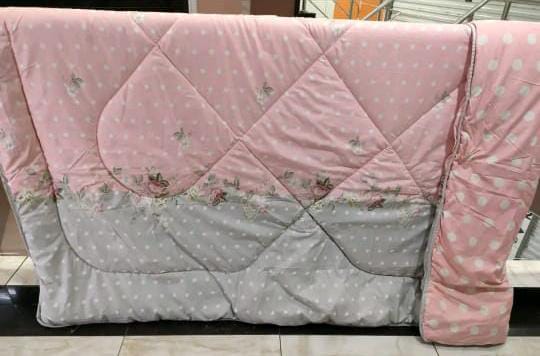 4pcs of 5*6 Binded Duvets Set comes as 1pc of Duvet, 1pc of Bedsheet and 2pcs of Pillow Cases Bedding Set 

✨1 pc duvet 
✨1 pc bedsheet 
✨2 pcs pillow cases 
▫️5x6