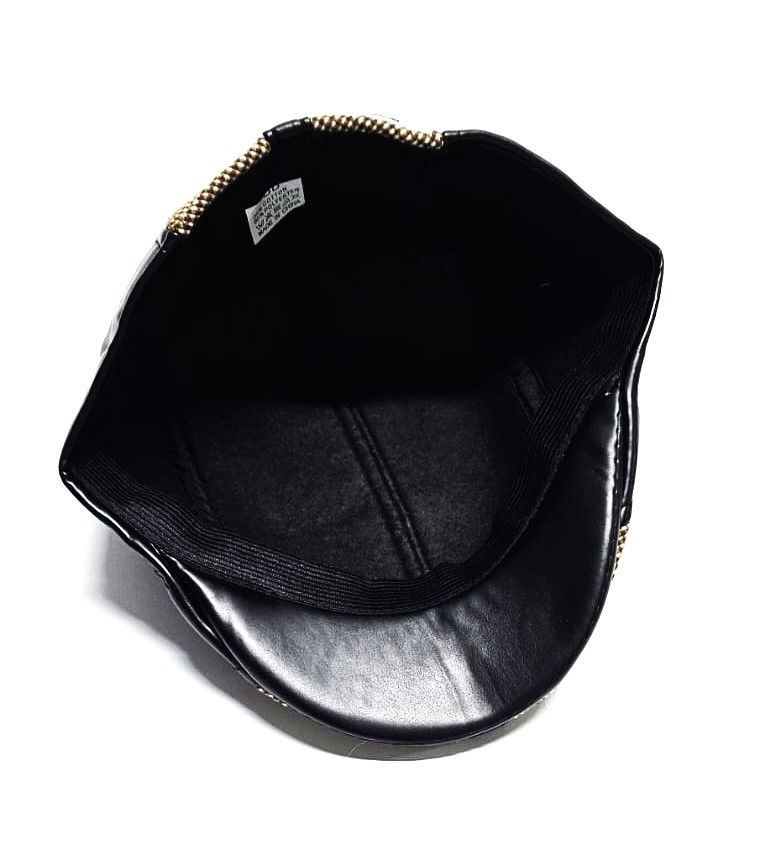 black checked newsboy cap, a timeless accessory, effortlessly combines vintage charm with contemporary flair