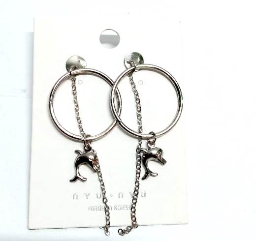 Long earrings featuring a fish design are a striking accessory that beautifully combines elegance with a touch of whimsy
