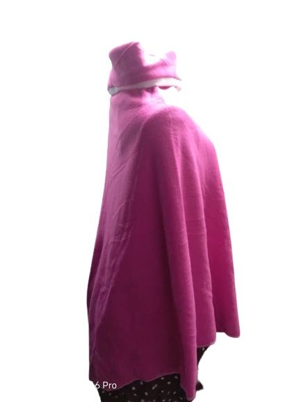 Women's hot pink poncho easy and comfortable to wear and is quite fashionables.Best gift to gift to your mum,aunty and other mothers during this mothers day celebration.