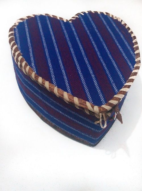 A bluish love heart gifting box best for presenting gifts and surprises and are fashionable and durable.