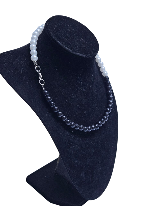 A black and white medium pearl necklace easy and comfortable to wear, durable ,fashionable and best gift to gift to your friends.