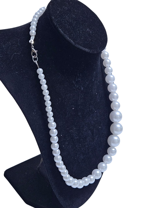 A white pearl necklace easy and comfortable to wear, very durable, fashionable, and a best gift to offer.