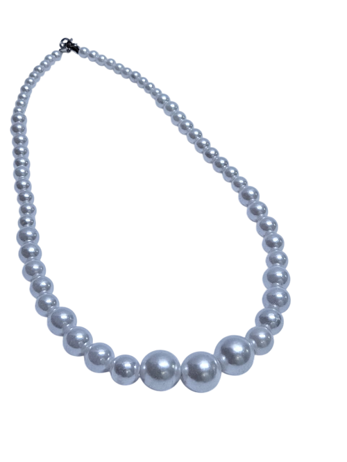 A white pearl necklace easy and comfortable to wear, very durable, fashionable, and a best gift to offer.