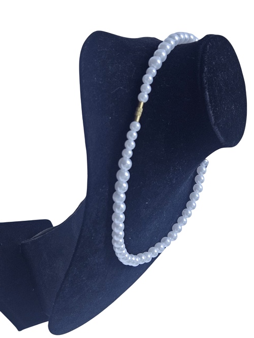 A white pearl necklace easy and comfortable to wear, very durable, fashionable, and a best gift to offer.