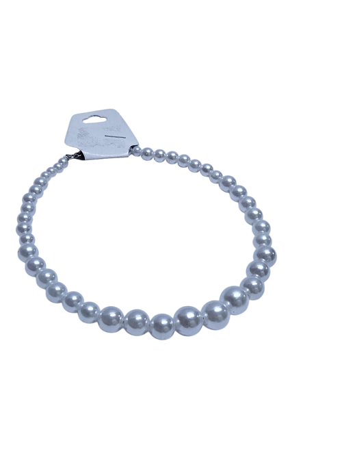 A white unisex pearl necklace easy and comfortable to wear, fashionable , durable and is readily available