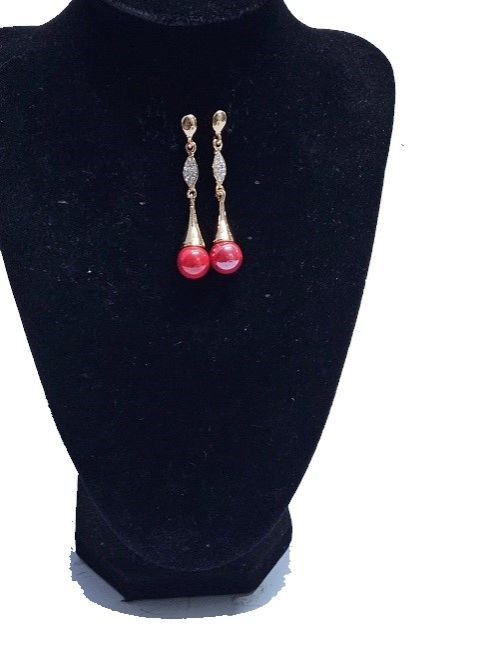 Ladies long drop drop red pearl earrings easy and comfortable to wear, fashionable, durable and best gift to gift your female friends