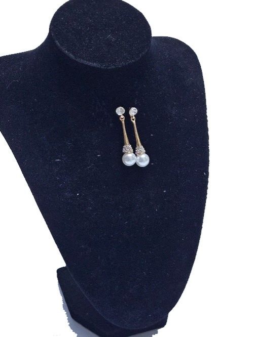 Ladies green Ankara pouch and drop don white pearl earrings combo readily available and gift to offer