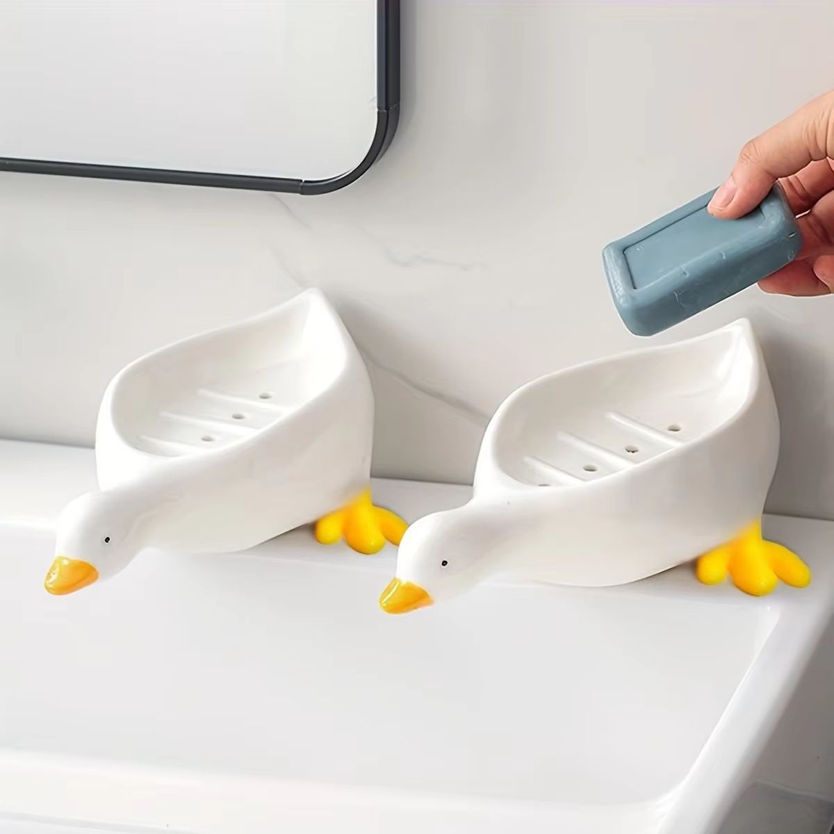 1pc Cute Duck Shaped Soap Dish, Plastic Drain Tray, Self Draining Holder, Multifunctional Storage Rack, Bathroom Accessories