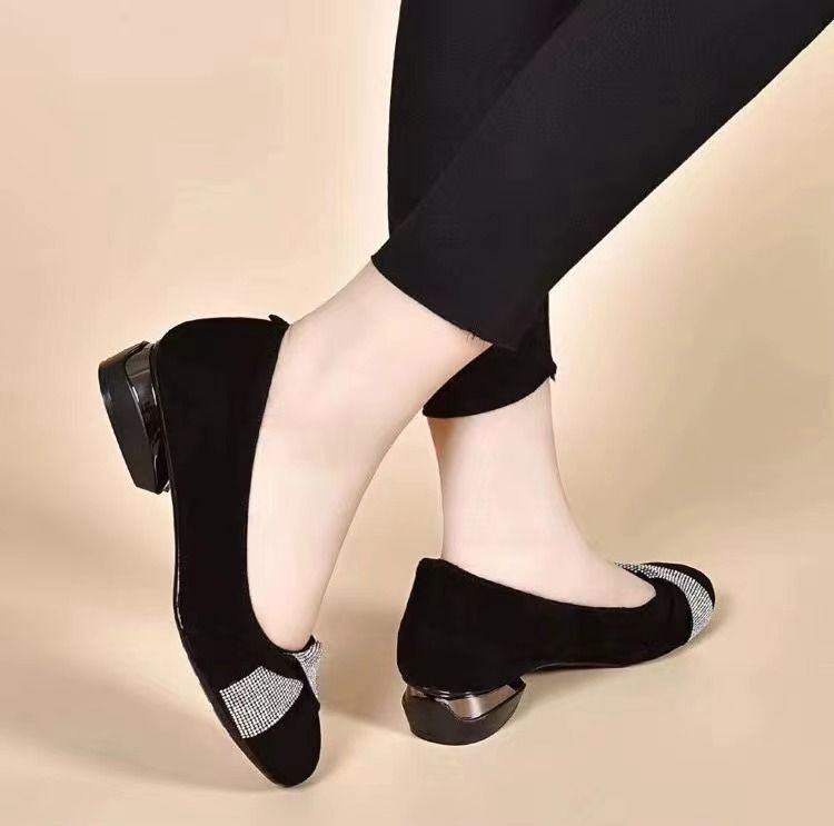 Fashionable high quality pointy suede decorative crystal pointy heels
No reviews yet