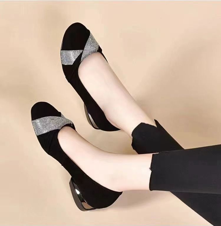 Fashionable high quality pointy suede decorative crystal pointy heels
No reviews yet