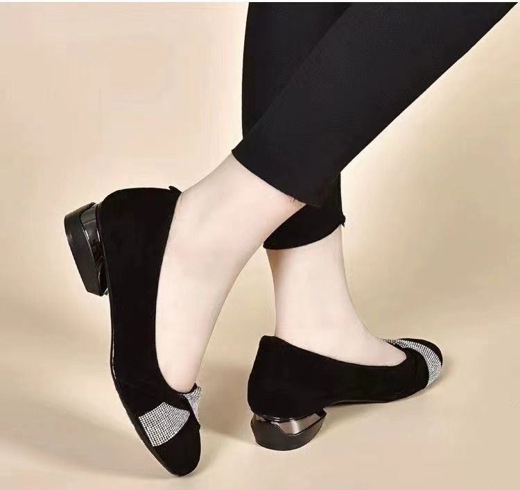 Fashionable high quality pointy suede decorative crystal pointy heels
No reviews yet